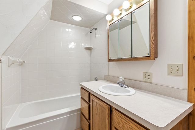 503 Greenacre Circle, Howard, OH 43028