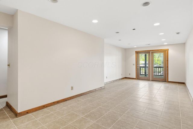 503 Greenacre Circle, Howard, OH 43028
