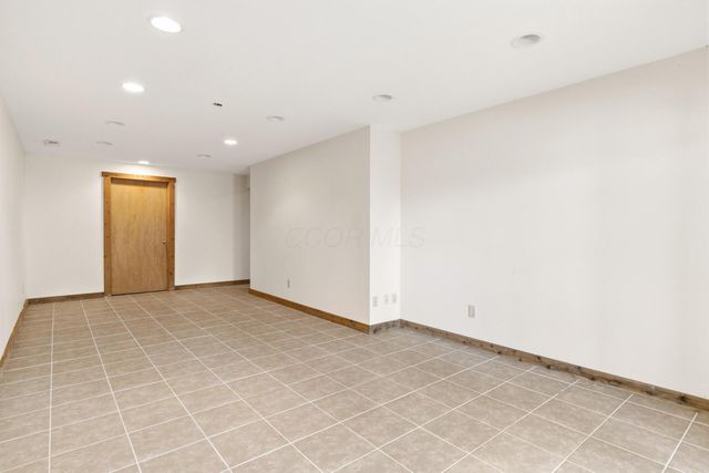 503 Greenacre Circle, Howard, OH 43028