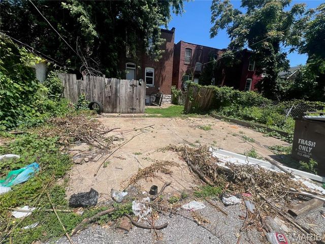 4142 W Kossuth Avenue, St Louis, MO 63115
