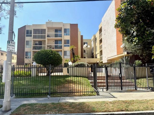 5143 Bakman Avenue 319, North Hollywood, CA 91601