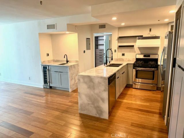 5143 Bakman Avenue 319, North Hollywood, CA 91601
