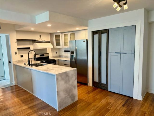 5143 Bakman Avenue 319, North Hollywood, CA 91601