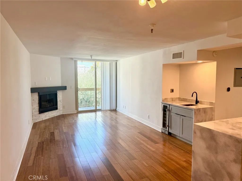 5143 Bakman Avenue 319, North Hollywood, CA 91601