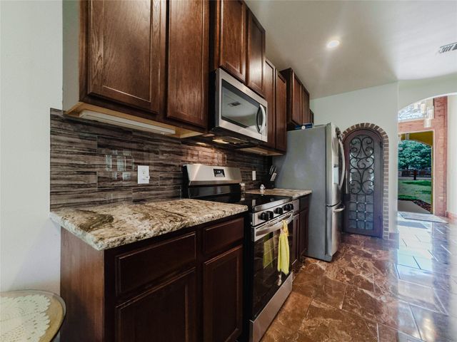 204 Matthew CV, Bastrop, TX 78602