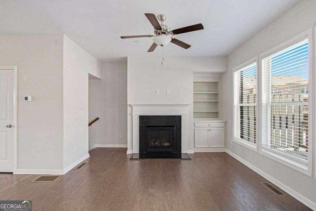 402 Montclair Court, Woodstock, GA 30188 — photo 4