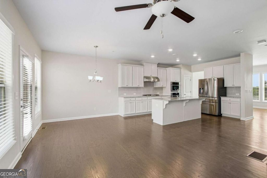 402 Montclair Court, Woodstock, GA 30188 — photo 5