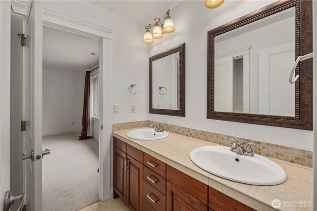 10407 NE 17th Street, Bellevue, WA 98004