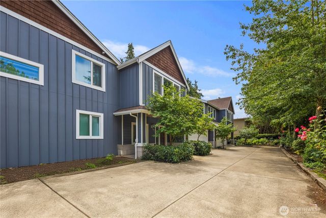 10407 NE 17th Street, Bellevue, WA 98004