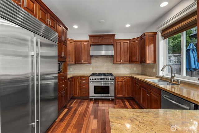 10407 NE 17th Street, Bellevue, WA 98004