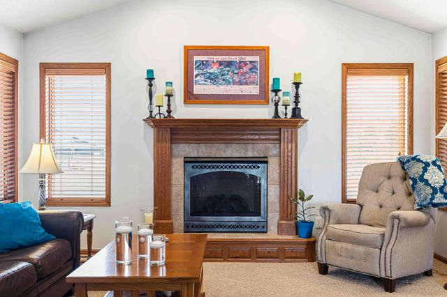 854 32nd Street S, Moorhead, MN 56560
