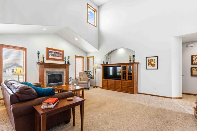 854 32nd Street S, Moorhead, MN 56560