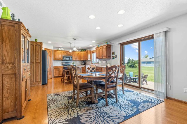 854 32nd Street S, Moorhead, MN 56560