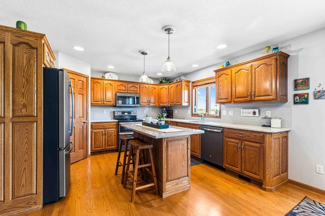 854 32nd Street S, Moorhead, MN 56560
