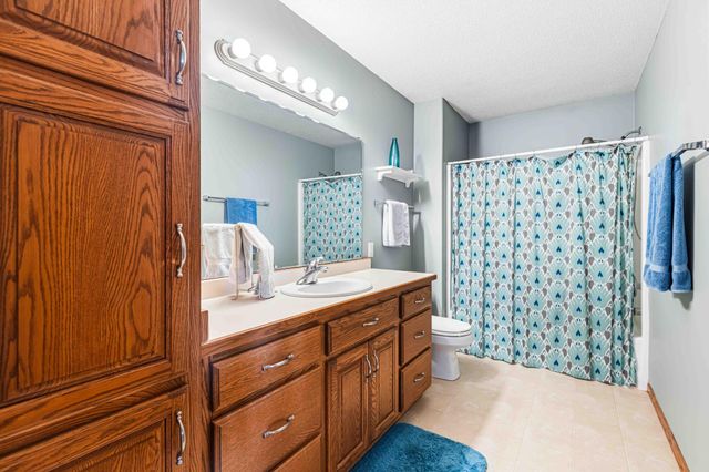 854 32nd Street S, Moorhead, MN 56560