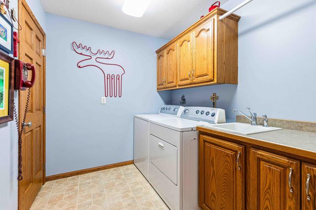 854 32nd Street S, Moorhead, MN 56560