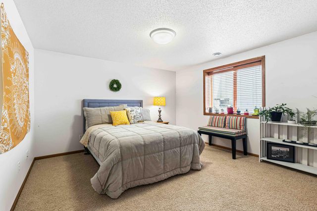 854 32nd Street S, Moorhead, MN 56560