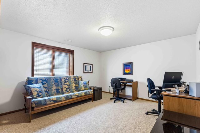 854 32nd Street S, Moorhead, MN 56560