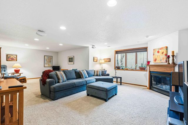 854 32nd Street S, Moorhead, MN 56560