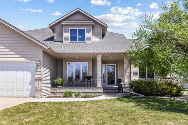 854 32nd Street S, Moorhead, MN 56560