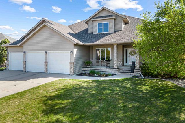 854 32nd Street S, Moorhead, MN 56560