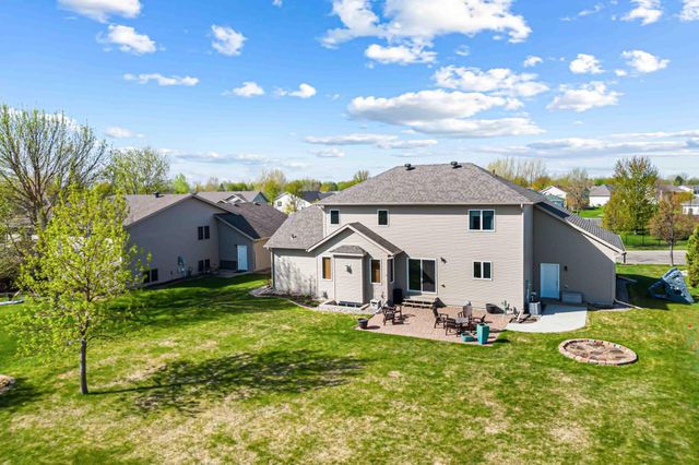 854 32nd Street S, Moorhead, MN 56560