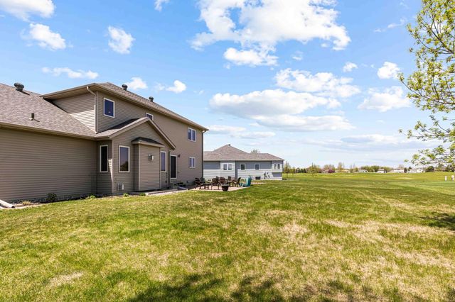 854 32nd Street S, Moorhead, MN 56560