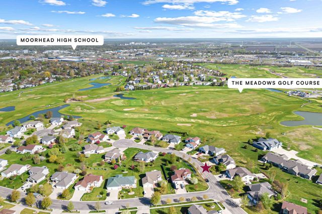 854 32nd Street S, Moorhead, MN 56560