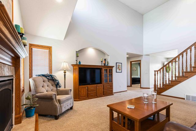 854 32nd Street S, Moorhead, MN 56560