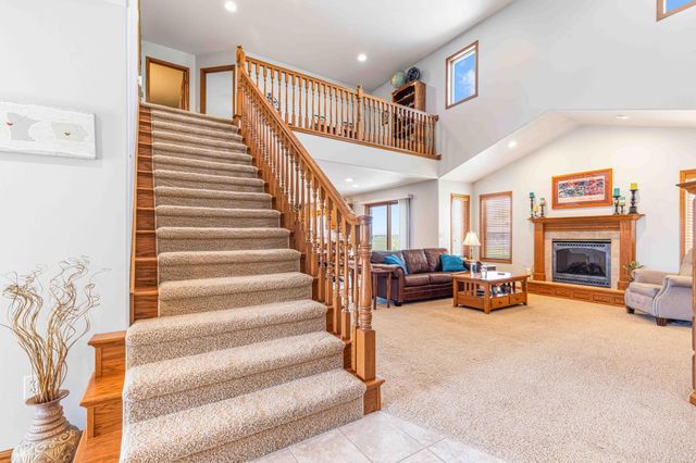 854 32nd Street S, Moorhead, MN 56560