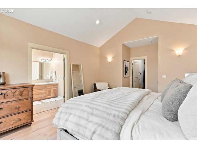 906 N 9TH Way, Ridgefield, WA 98642