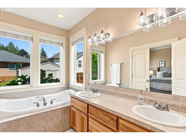 906 N 9TH Way, Ridgefield, WA 98642