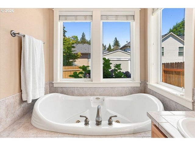 906 N 9TH Way, Ridgefield, WA 98642