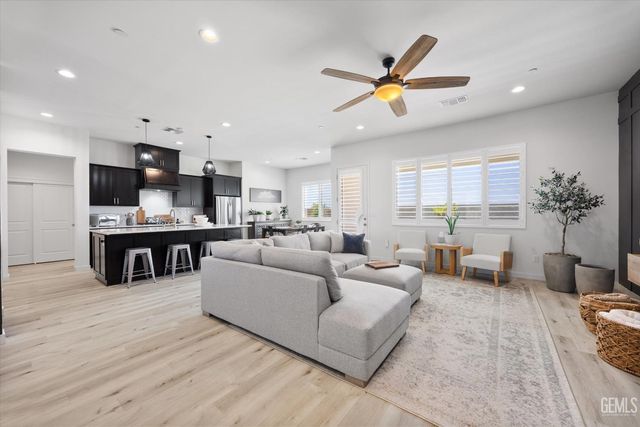 1125 Brookline Lane, Bakersfield, CA 93314