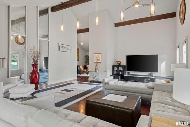 304 Carobeth Circle, Jacksonville, IL 62650