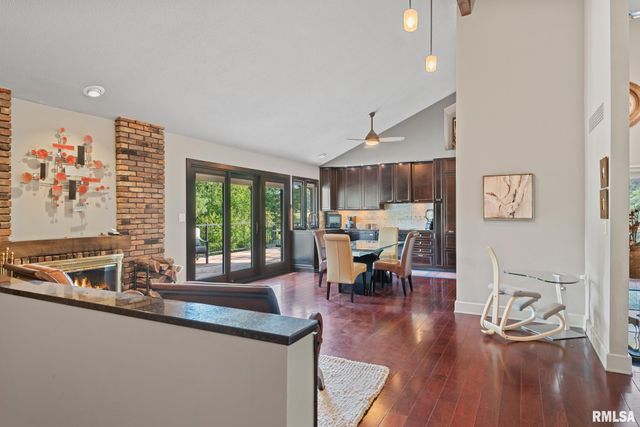 304 Carobeth Circle, Jacksonville, IL 62650