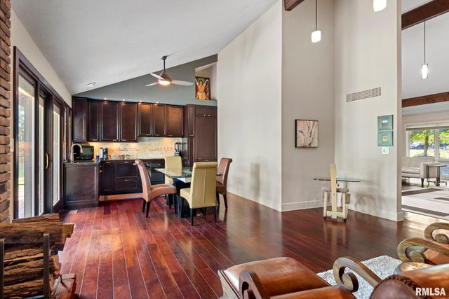 304 Carobeth Circle, Jacksonville, IL 62650