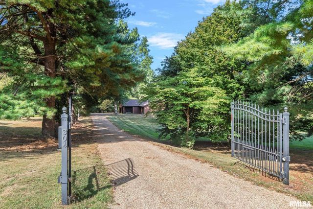 304 Carobeth Circle, Jacksonville, IL 62650