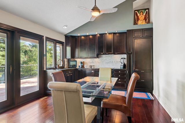 304 Carobeth Circle, Jacksonville, IL 62650