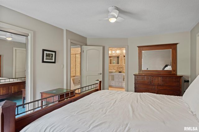 304 Carobeth Circle, Jacksonville, IL 62650