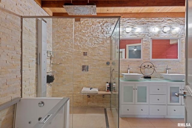 304 Carobeth Circle, Jacksonville, IL 62650