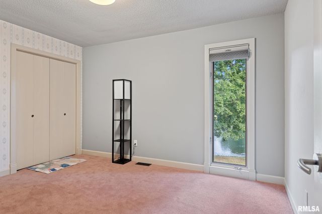 304 Carobeth Circle, Jacksonville, IL 62650