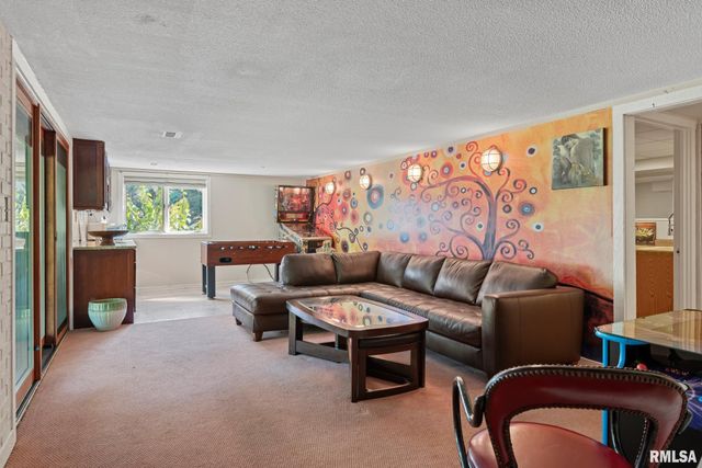 304 Carobeth Circle, Jacksonville, IL 62650