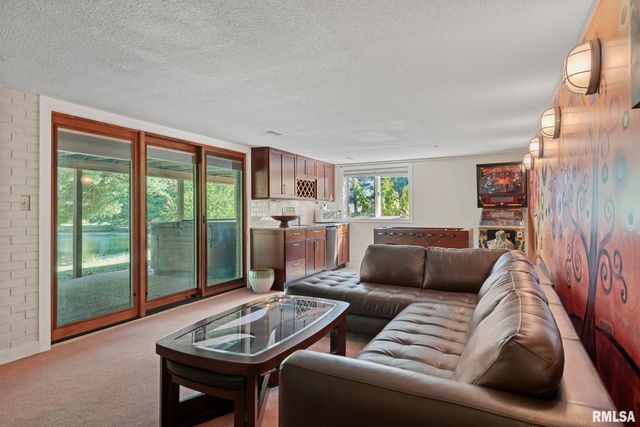 304 Carobeth Circle, Jacksonville, IL 62650