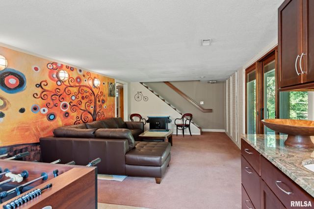 304 Carobeth Circle, Jacksonville, IL 62650