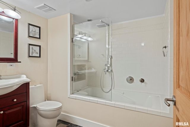 304 Carobeth Circle, Jacksonville, IL 62650