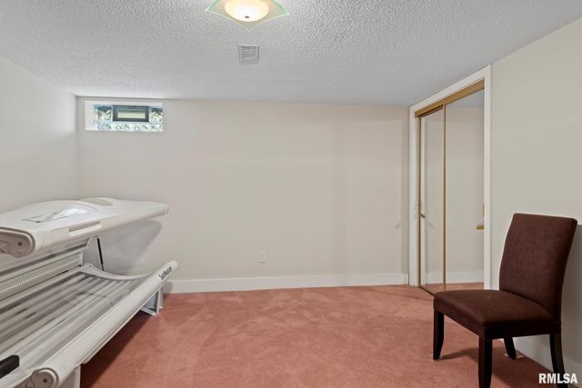 304 Carobeth Circle, Jacksonville, IL 62650