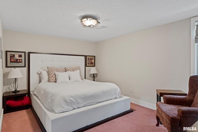 304 Carobeth Circle, Jacksonville, IL 62650