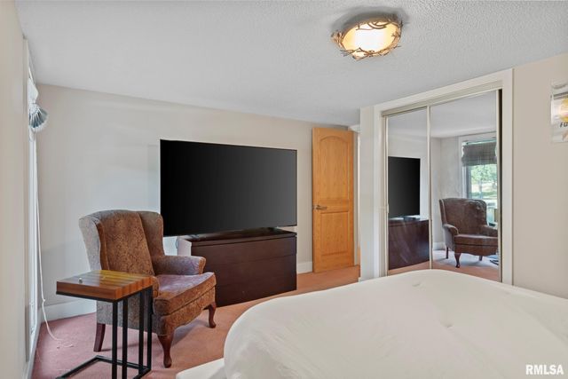 304 Carobeth Circle, Jacksonville, IL 62650