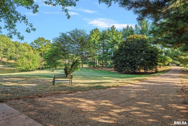 304 Carobeth Circle, Jacksonville, IL 62650